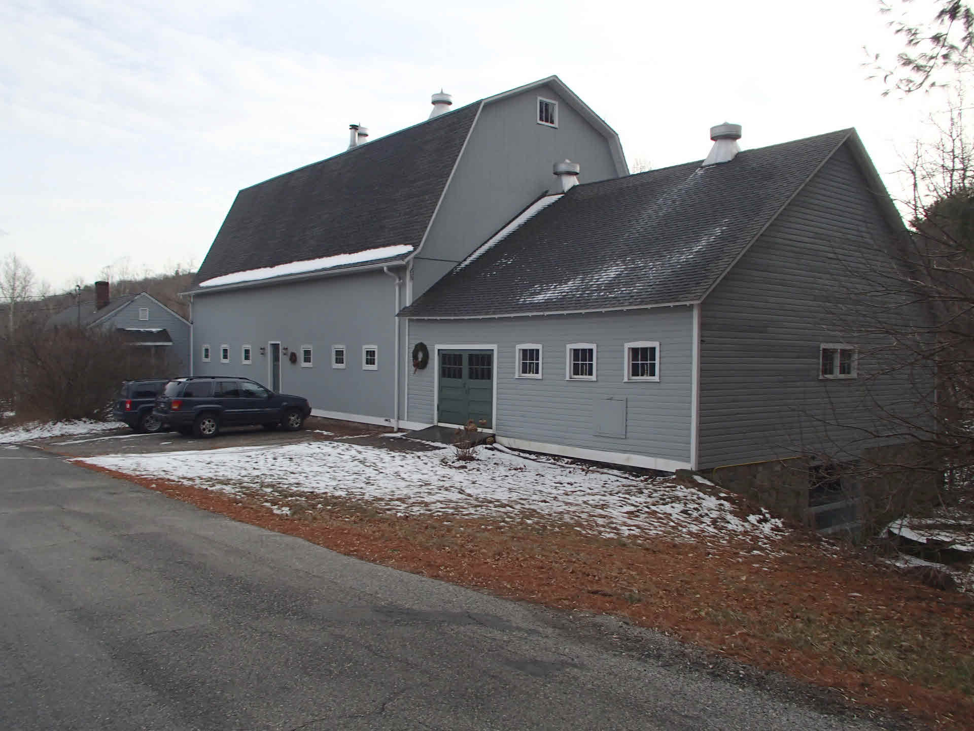 Building photograph for 405 OLD TURNPIKE RD EAST